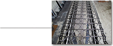 チェーン付きワイヤーコンベアーベルト組立作業_01／Wire conveyor belt
